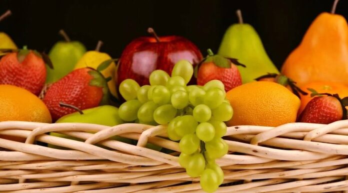 اخصائي تغذية يجيب عن الموعد المناسب لتناول الفاكهة