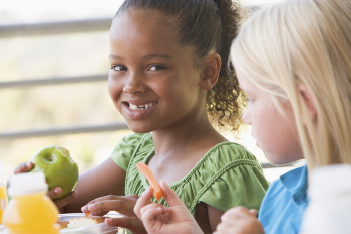 دراسة بحثية: وواحد من كل ثلاثة أطفال لا يأكل الفاكهة يوميًا