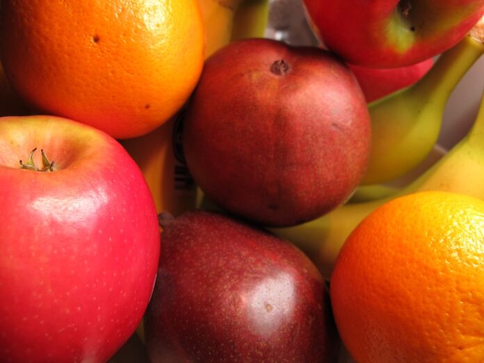 التفاح والبرتقال يتصدران خيارات الفاكهة الأمريكية